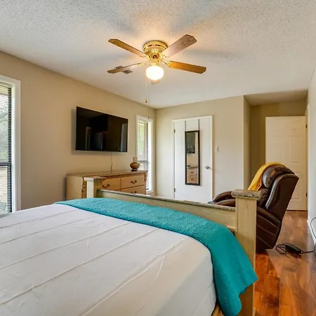 Memphis Vacation Rental Getaway With Large Deck
